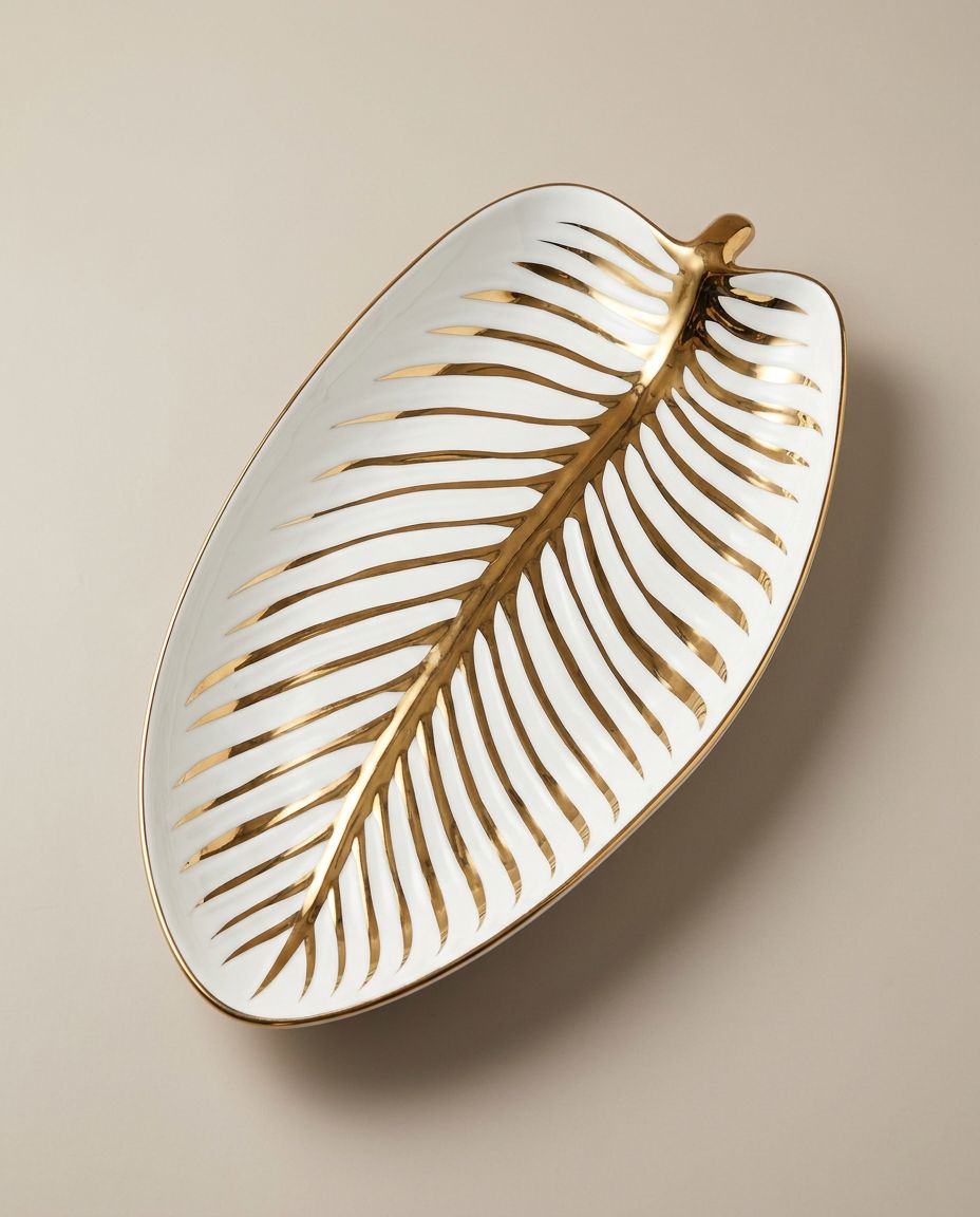 Plat feuille blanc et doré